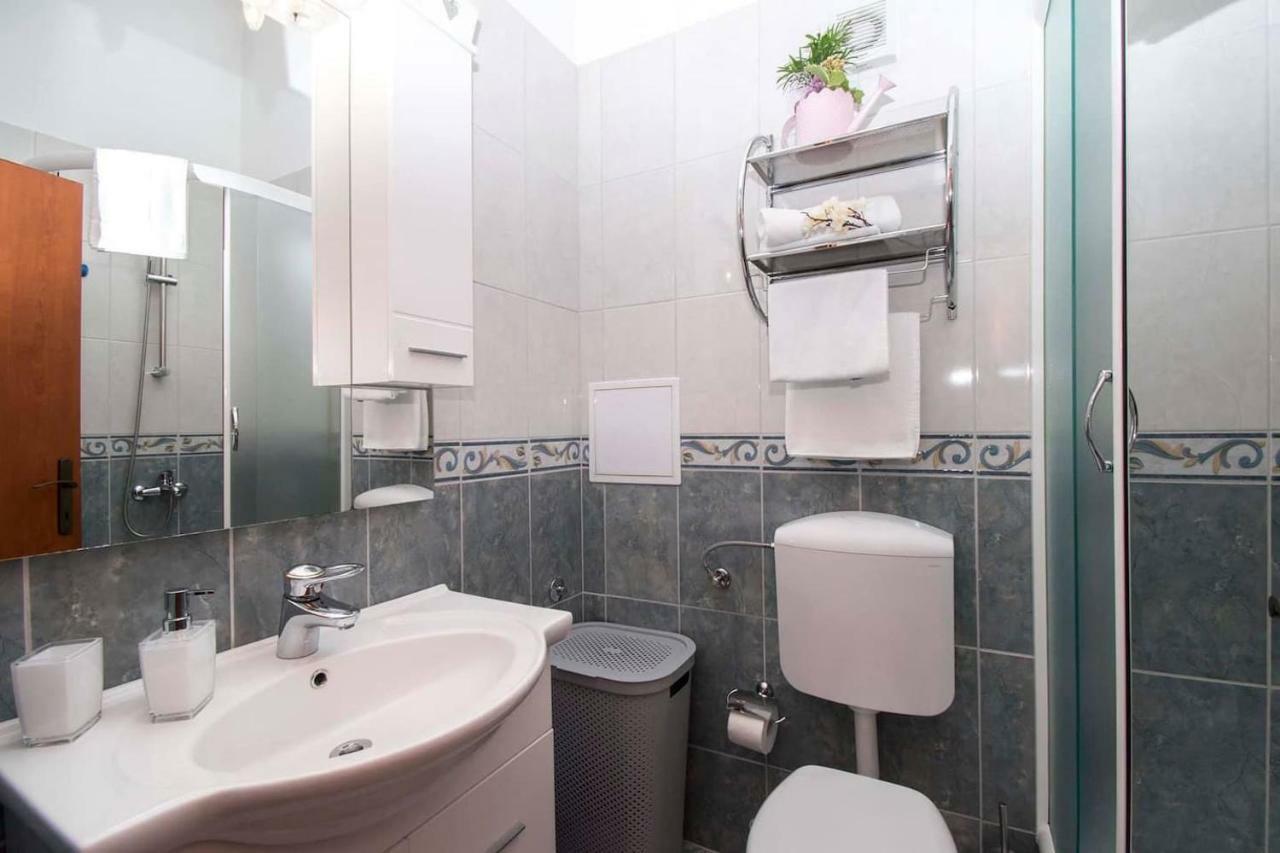 Apartman Miletić Apartment Makarska Bagian luar foto